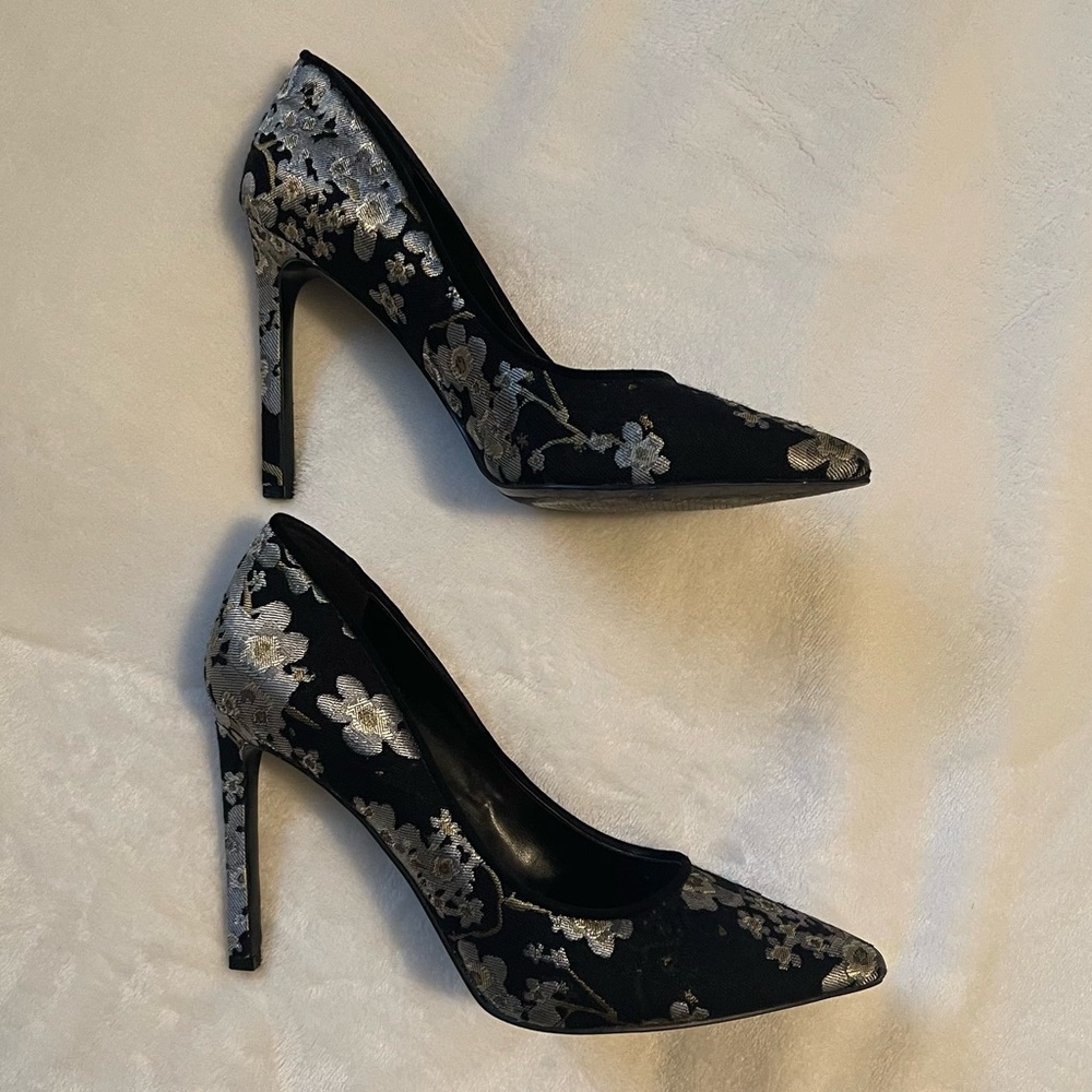 Nine West Black and Silver Floral Pumps